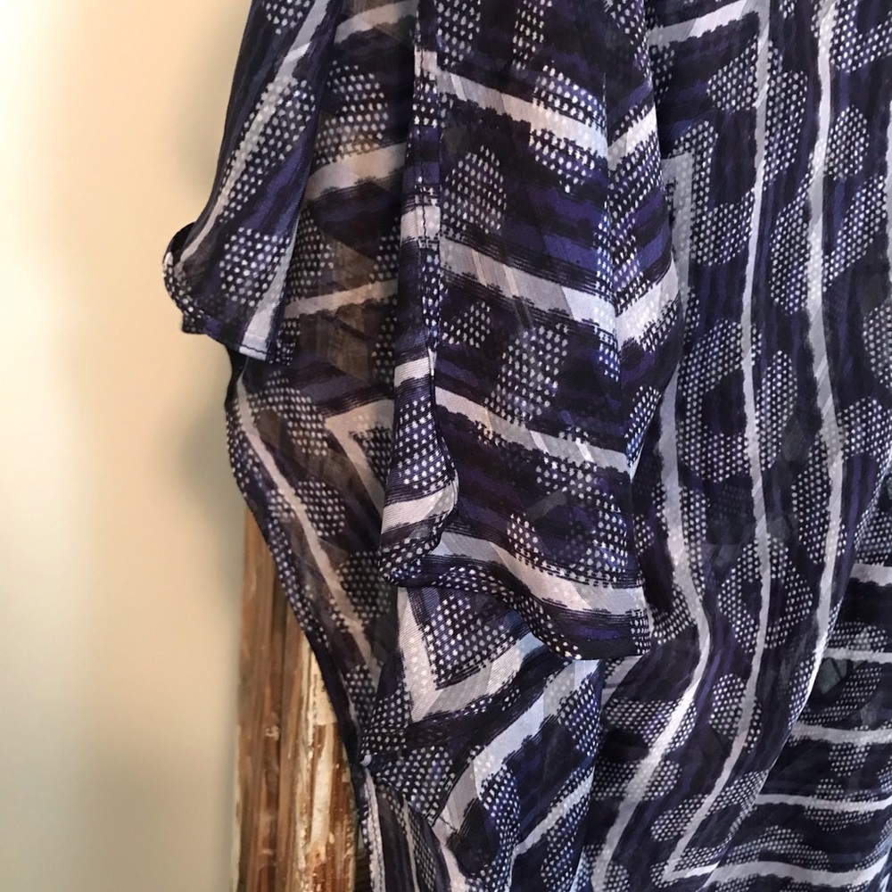 Banana Republic Flowy Top (S) Like New - Picture 4 of 5
